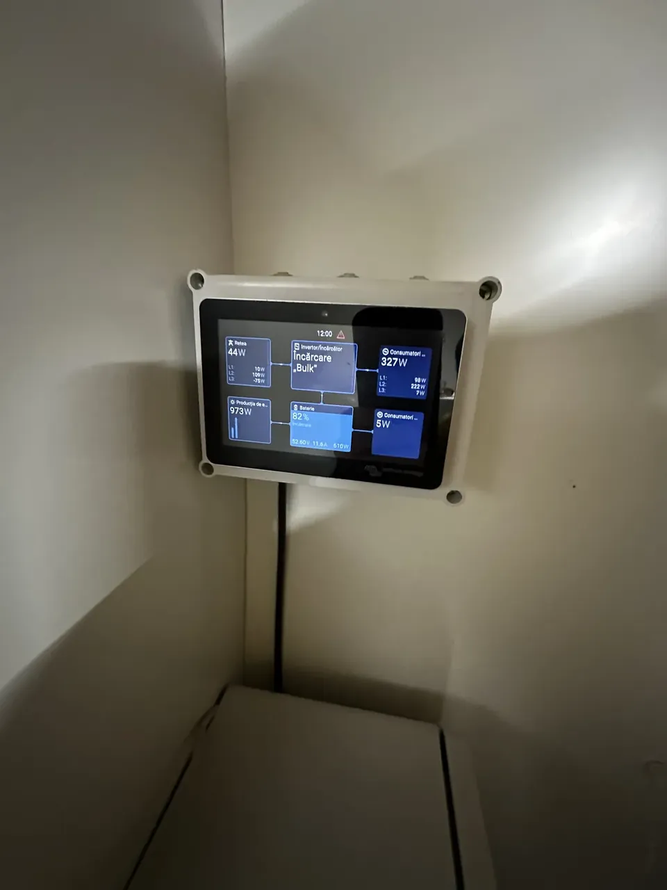 Monitorizare live pe ecranul Victron