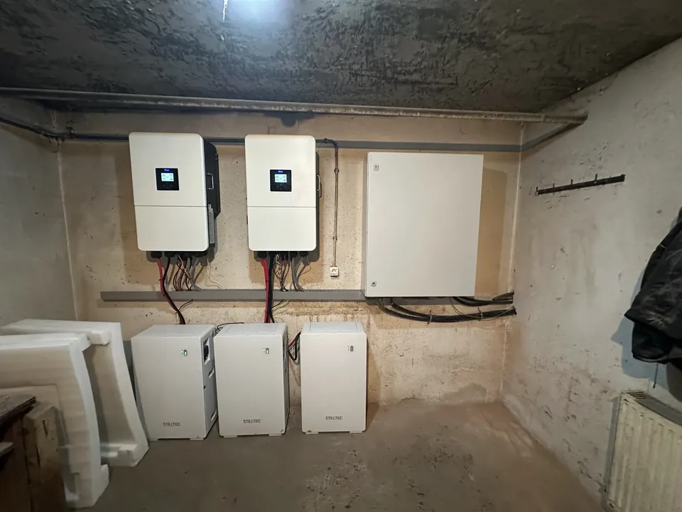Sistem Deye montat în subsol